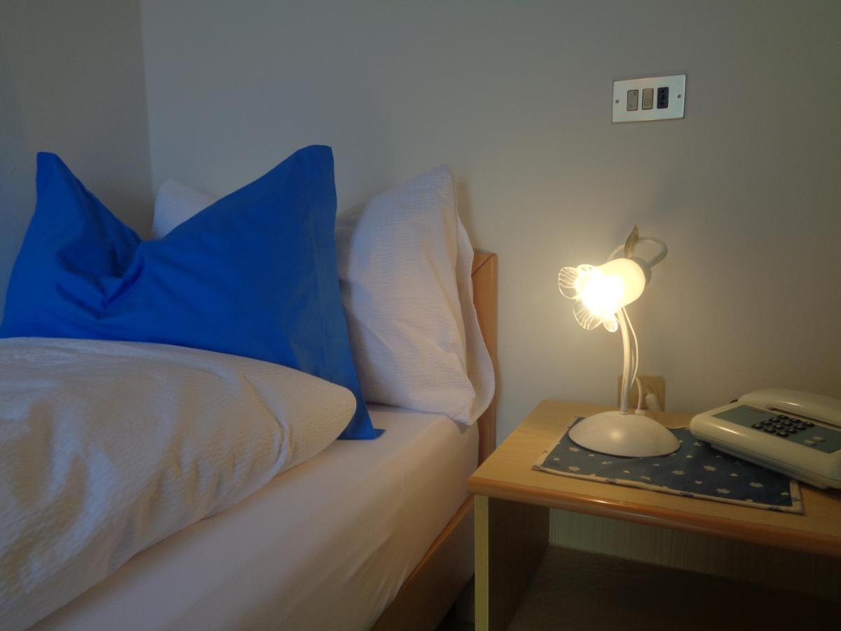 Hotel Garni Suisse Сан-Мартіно-ді-Кастроцца Екстер'єр фото