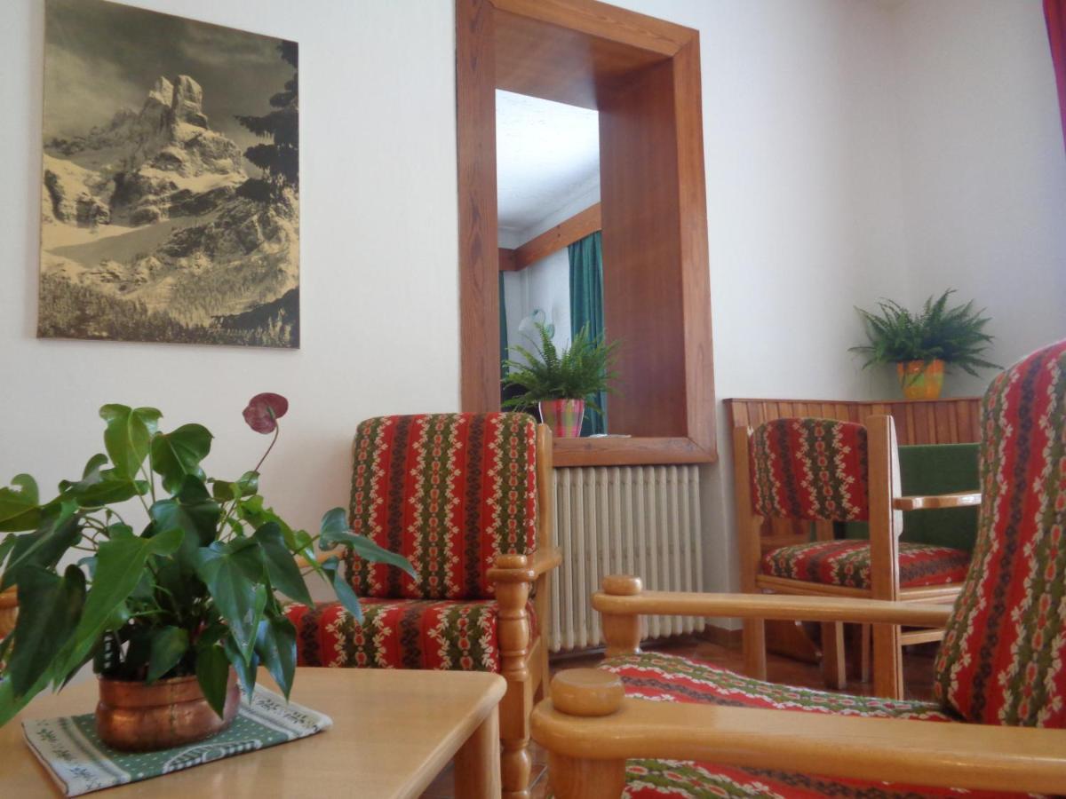 Hotel Garni Suisse Сан-Мартіно-ді-Кастроцца Екстер'єр фото