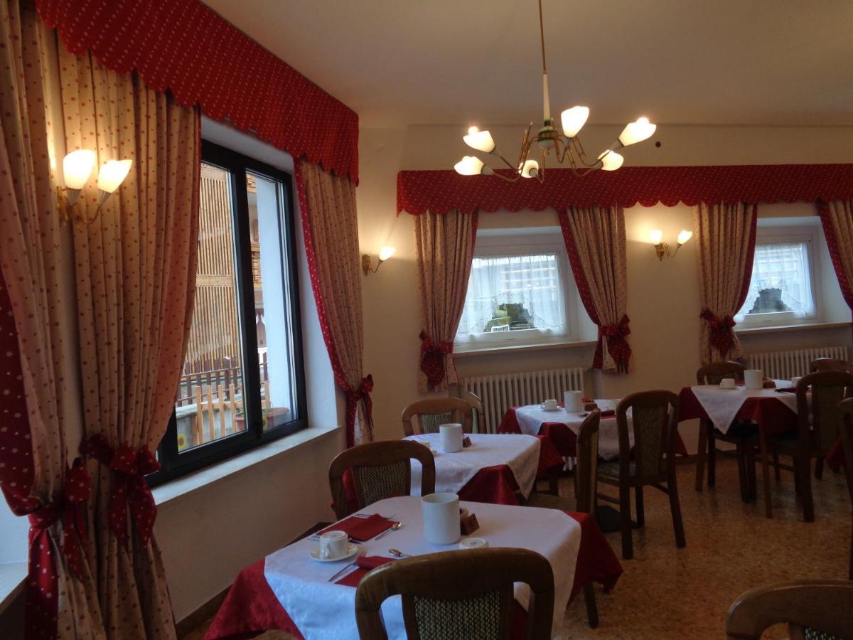 Hotel Garni Suisse Сан-Мартіно-ді-Кастроцца Екстер'єр фото