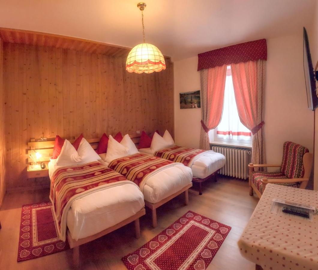 Hotel Garni Suisse Сан-Мартіно-ді-Кастроцца Екстер'єр фото